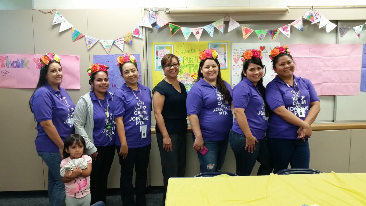 Harbison_Hawks's tweet photo. Thank you to our wonderful Parent Volunteers!  We celebrating them during our Volunteer Breakfast! #NSDnow https://t.co/TmytOnaLCu