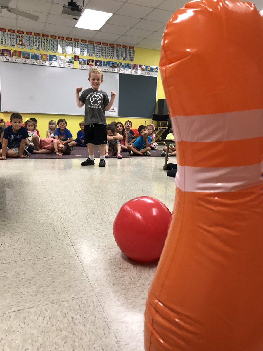 erinu_TX's tweet photo. Little bit of bowling on the last day of school! Gonna miss my kinders so much!! #inspiredse #iamdsisd https://t.co/RJXJqU3IO2
