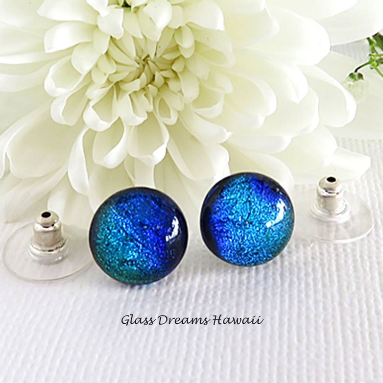 GlassHawaii's tweet photo. Caribbean Blue Glass Stud Earrings Fused https://t.co/N0twlEbJqs via @Etsy #IntegrityTT #epiconetsy #giftideas https://t.co/RNbmGTy6Go