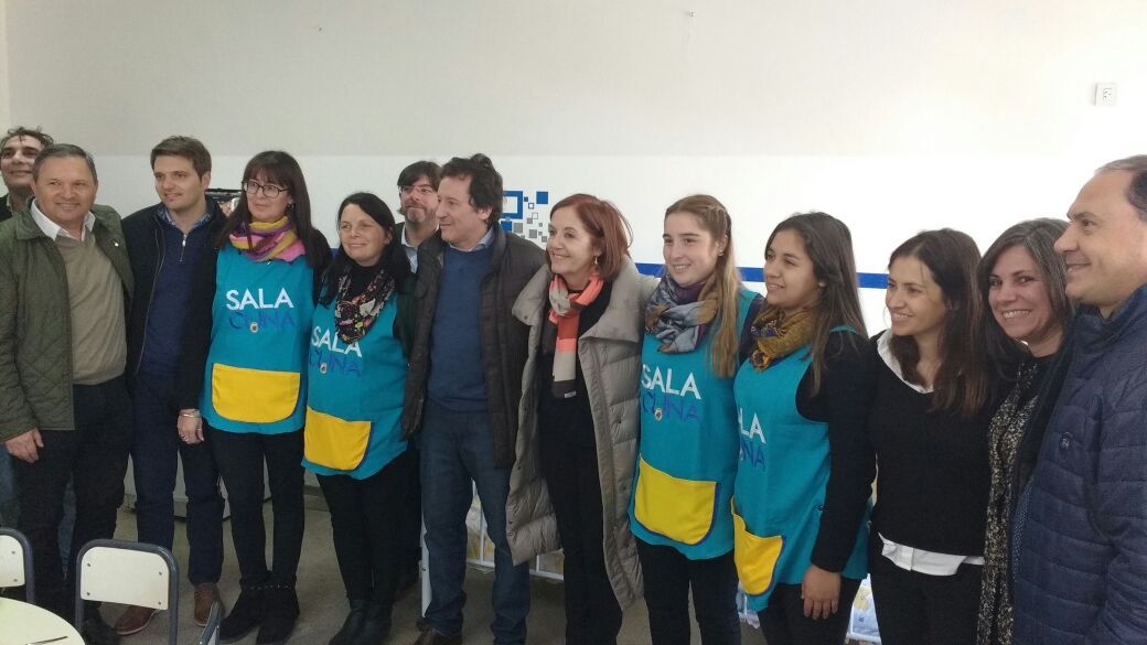 LauraLabat's tweet photo. #Almafuerte @alevigo junto al intendente #AdrianScorza inauguraron la #SalaCuna N° 213 p/ beneficiar a los niños de 0 a 3 años y a sus mamás https://t.co/XXUVg2i2eE
