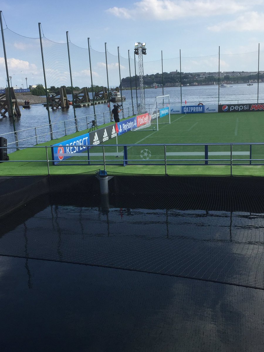 willaj93's tweet photo. Stevie G at Cardiff bay for a kick about 👌🏼 where was @Carra23 ? Definitely not coming for the penos later!! #ChampionsLeagueFinal https://t.co/9hFLs35b1B