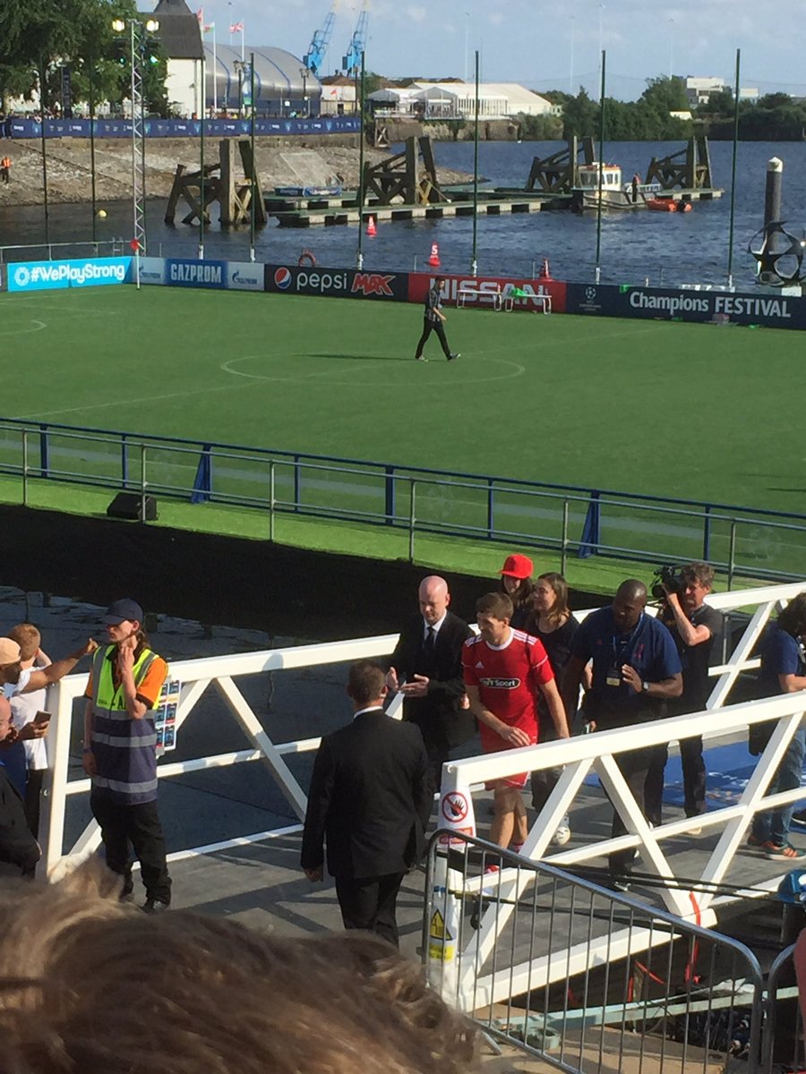 willaj93's tweet photo. Stevie G at Cardiff bay for a kick about 👌🏼 where was @Carra23 ? Definitely not coming for the penos later!! #ChampionsLeagueFinal https://t.co/9hFLs35b1B
