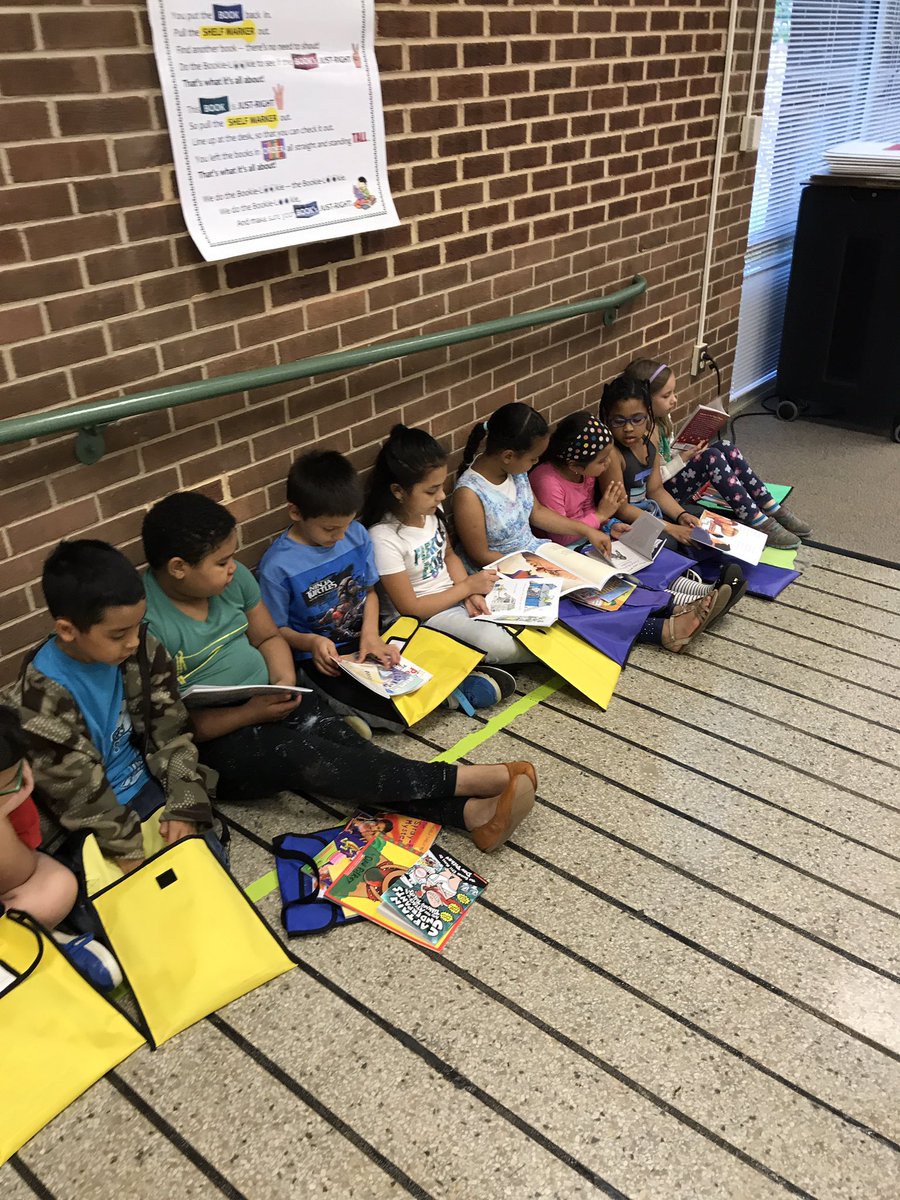 RRD_LCPS's tweet photo. Summer book give away! There will be plenty to read this summer for our #RoadrunnerCHAMPS ! https://t.co/dr9PbyAzqT