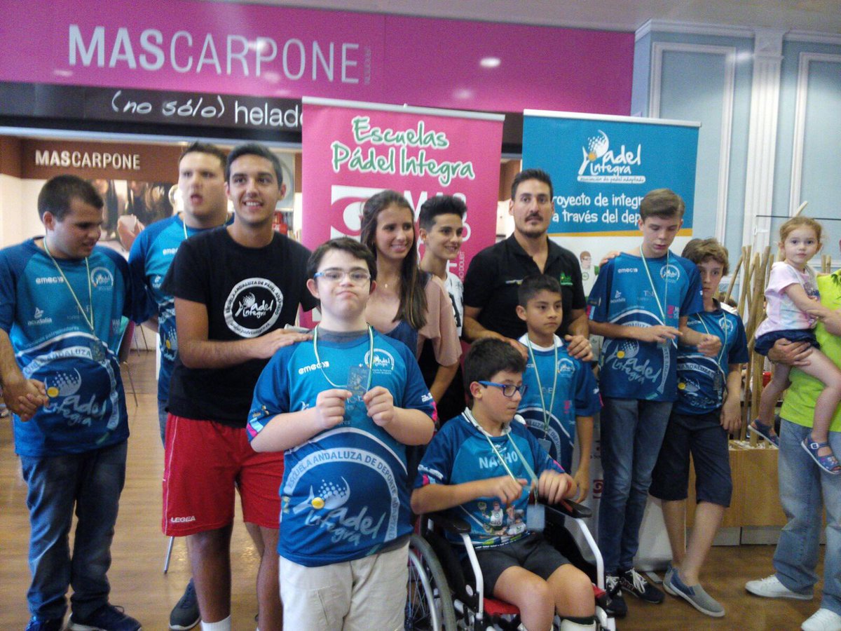Padel_Integra's tweet photo. Fiesta de clausura de la Escuela de padel adaptado del @IMDSevilla en @NervionPlaza por gentileza de @TuMascarpone. Entusiasmo y diversión!! https://t.co/ZTY7vmcmX9