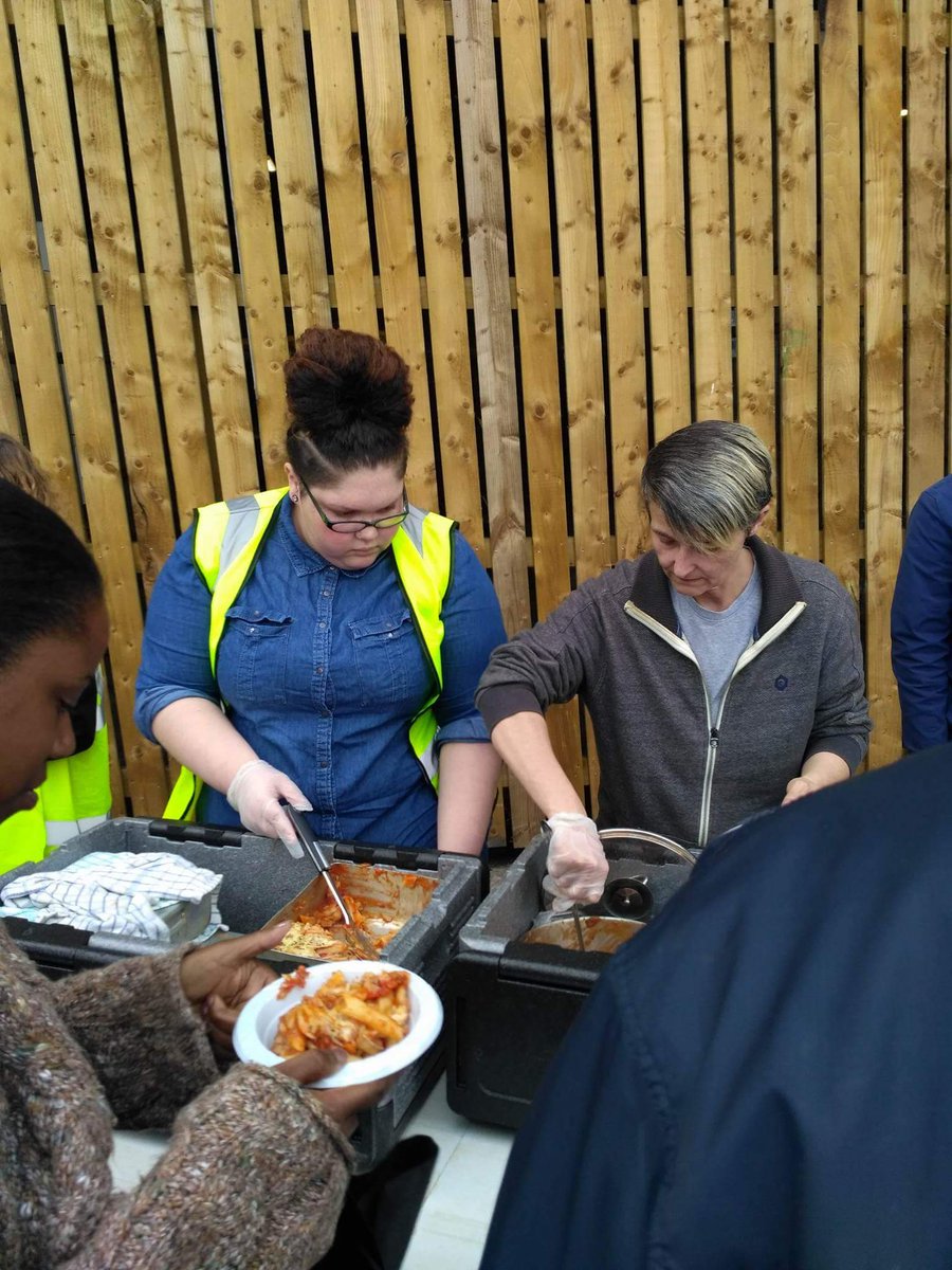 Bhamsg2016's tweet photo. 31/05/17-Another Wednesday night, lots of food.Tuna pasta bake&amp;sausage casarole.Thank you B&amp;M Meats/greggs/fareshare and all the volunteers. https://t.co/ksm8YPK6WG