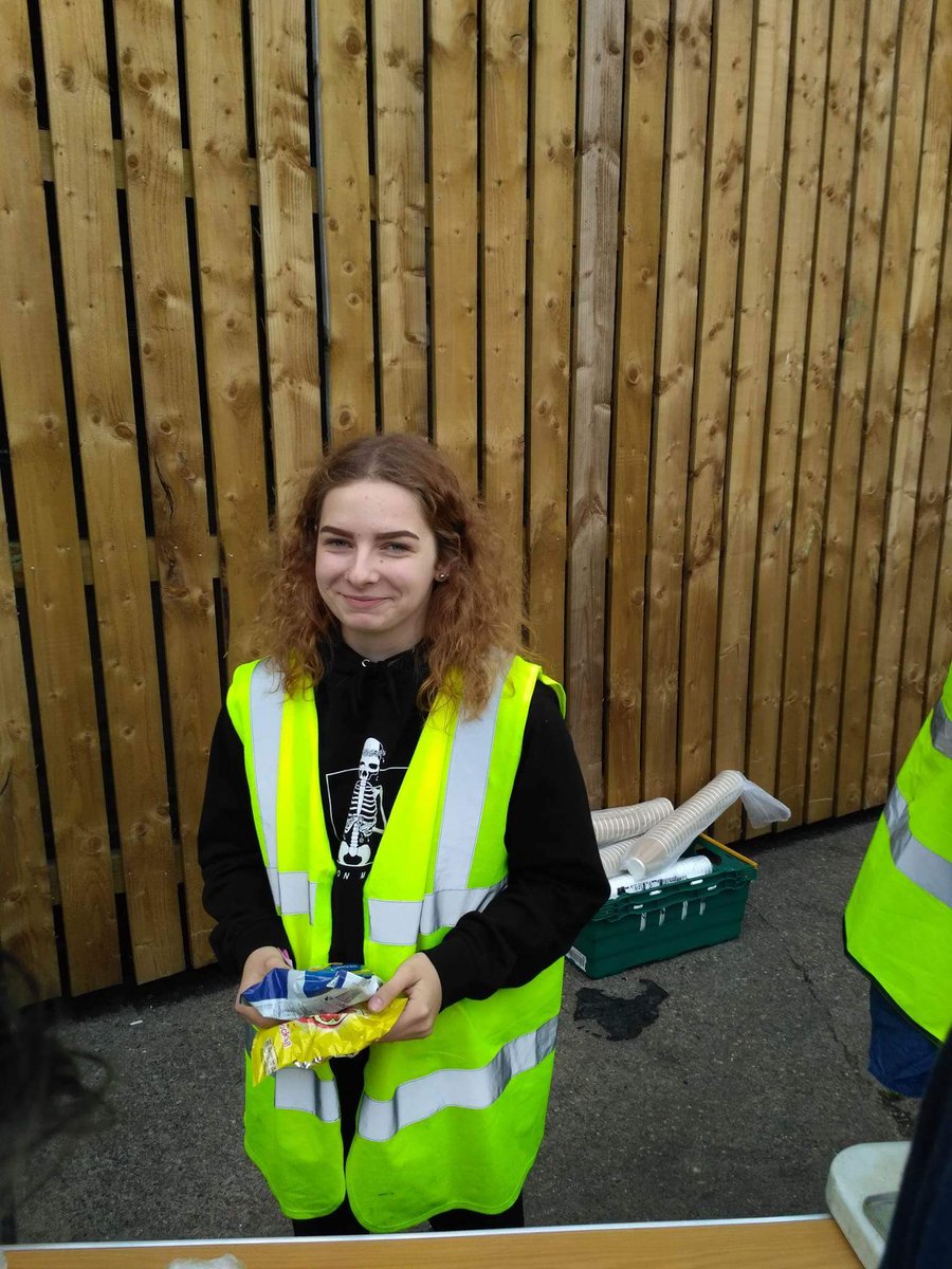 Bhamsg2016's tweet photo. 31/05/17-Another Wednesday night, lots of food.Tuna pasta bake&amp;sausage casarole.Thank you B&amp;M Meats/greggs/fareshare and all the volunteers. https://t.co/ksm8YPK6WG