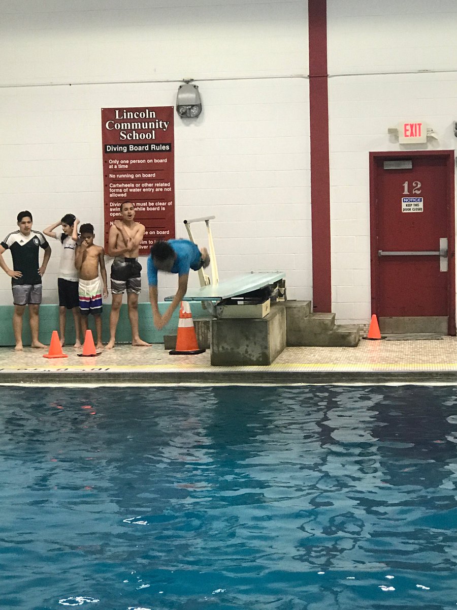 LincolnLions5's tweet photo. Pool #LCSfieldday2017 #GoLions ππ¦π https://t.co/QFA0XCbWsF