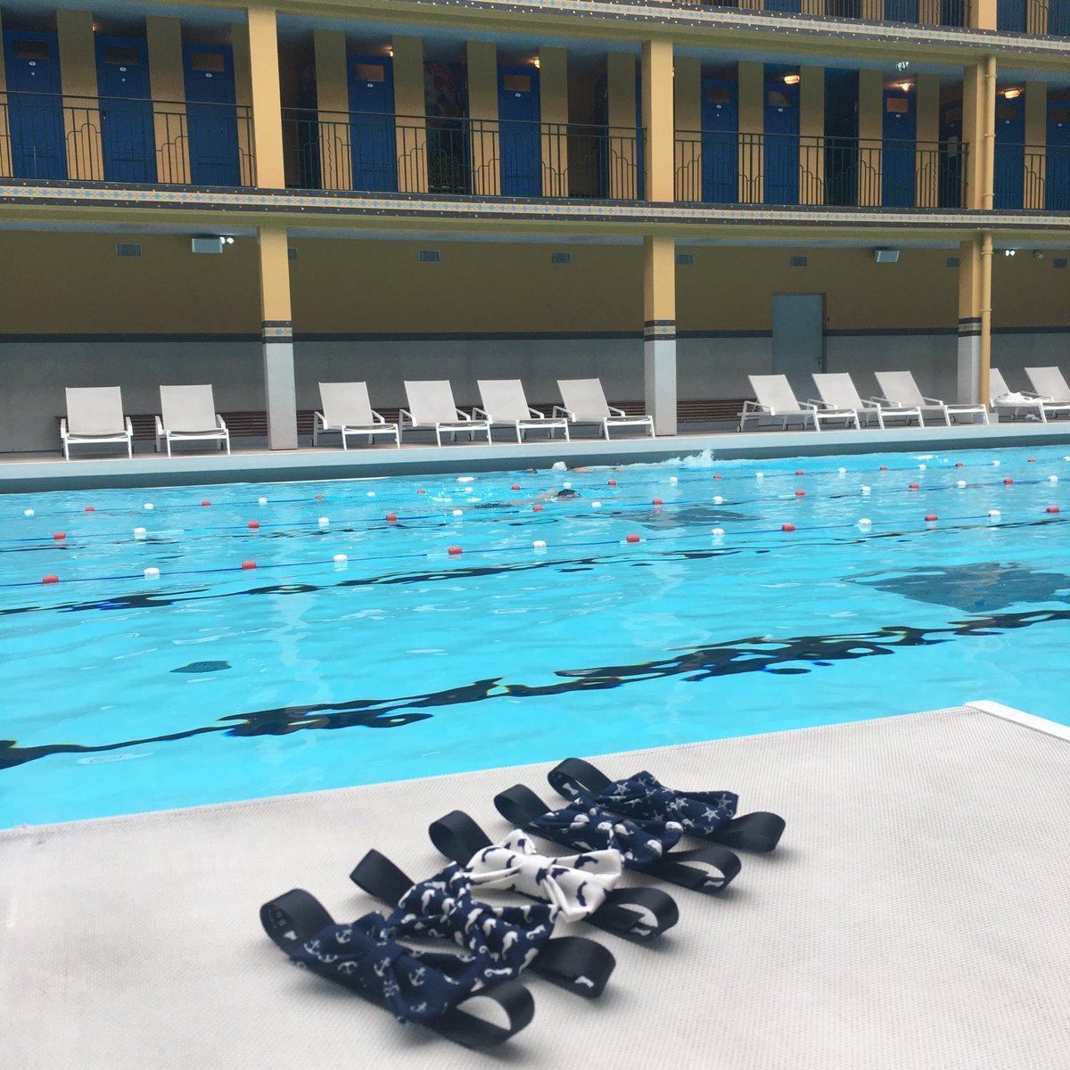 FrenchKing1's tweet photo. Bientôt de nombreux nouveaux modèles... #collectionMarine #vacances #noeudsPap #bowTies #piscine #molitor #enfant #royalChildren https://t.co/Eg80VASKrz