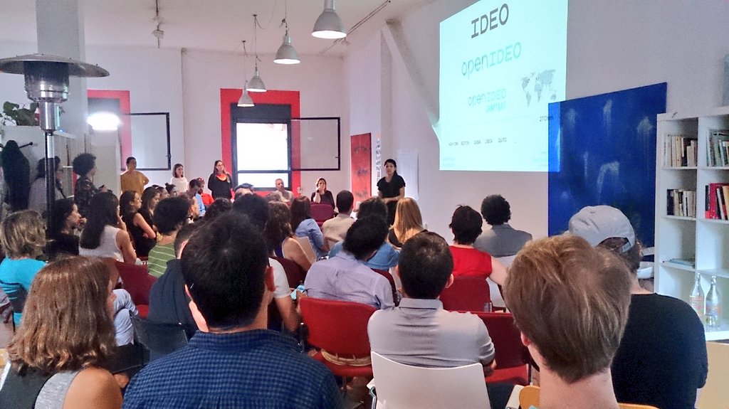 kubikbcn's tweet photo. ¡Lleno para debatir sobre el futuro del plástico en @kubikbcn 💪! Comienza #Lanzamiento @OIBCNChapter y debate sobre reto #TrackingPlastic 😀 https://t.co/p8XUAdw9ek