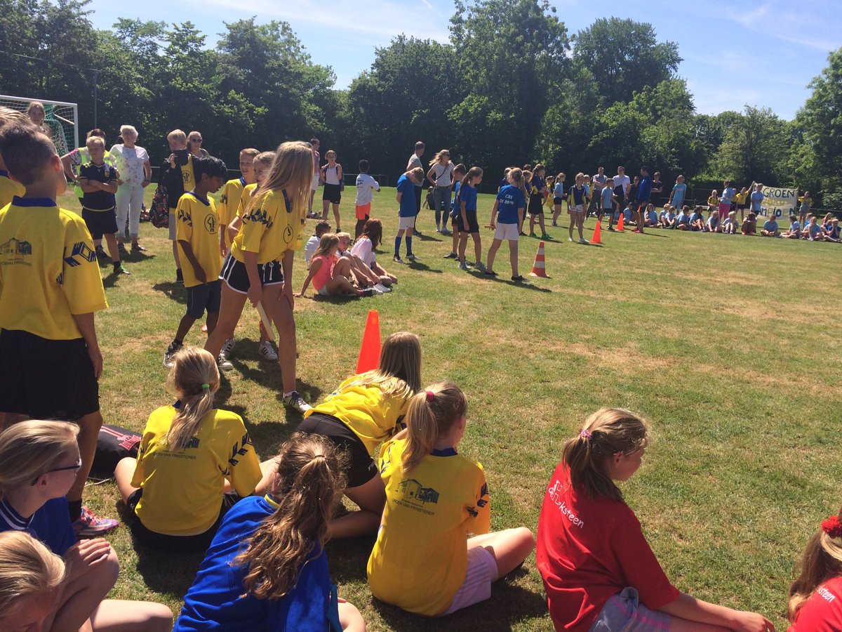 DirectieGroen's tweet photo. Wederom een dag vol beweging!
#sportdag2017 #winst medailles #avondvierdaagse https://t.co/DG4LtHzejr