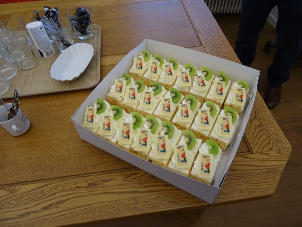 uitreiken oorkonde #europafietsers #VDLAV Spoor van de Vrijheid door loco #DennisGudden  museum #Casteelsepoort aan Douwien Hospers en zoon