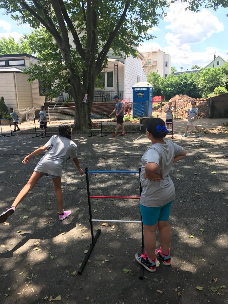 LincolnLions5's tweet photo. Ladder Ball #LCSfieldday2017 #GoLions ππ¦ https://t.co/K9uQuutisv