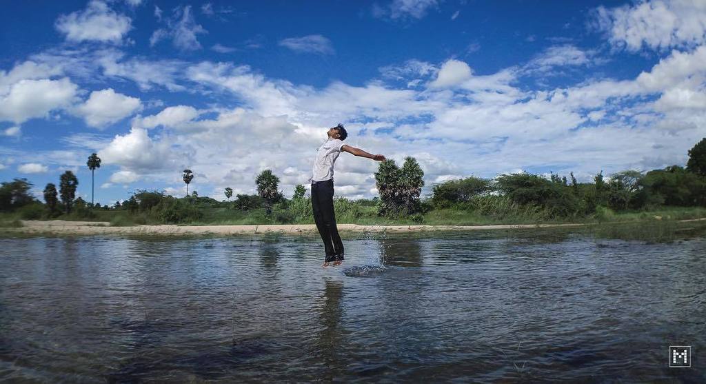 mpixl's tweet photo. #flyhigh #bluesky #cousinbrother #waterjump  #mobileshot #landscape #mpixl https://t.co/t04o3wN1rj https://t.co/tl3DCnTcpp