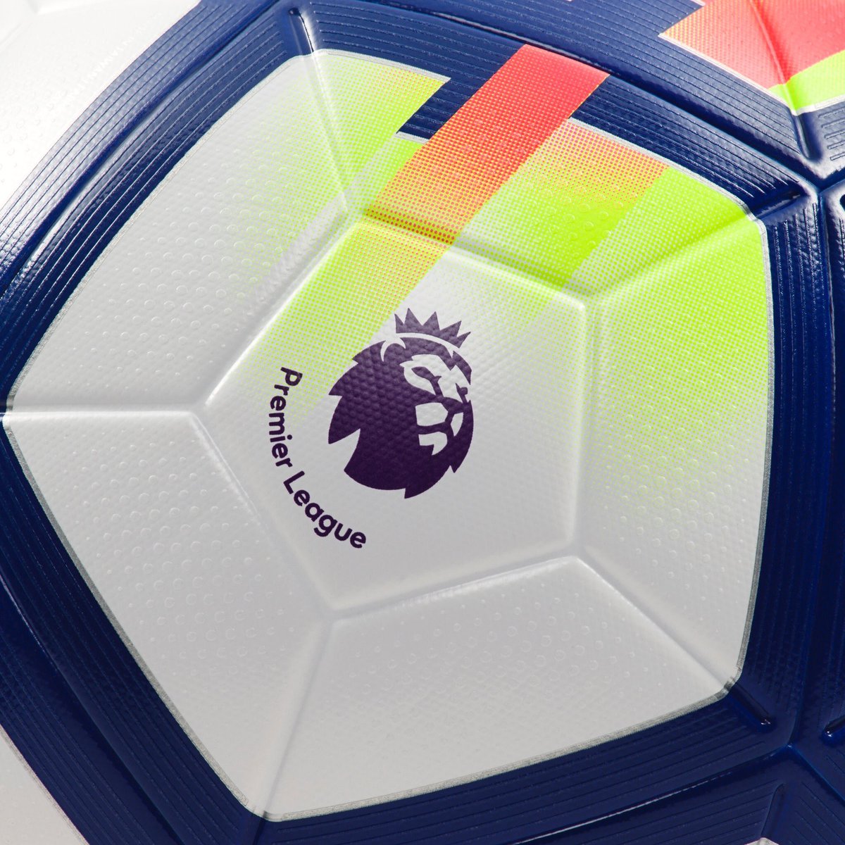 BBSemasa's tweet photo. Bola EPL musim 2017/2018 ... Look nice 👍 https://t.co/oxKRxFfBrh