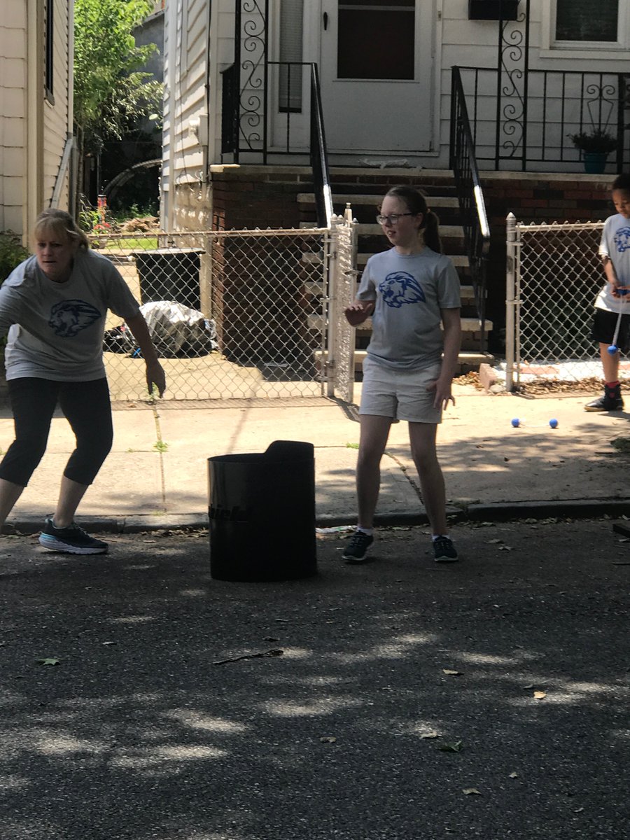 LincolnLions5's tweet photo. Can Jam! #LCSfieldday2017 #GoLions https://t.co/aW60mlL1a6