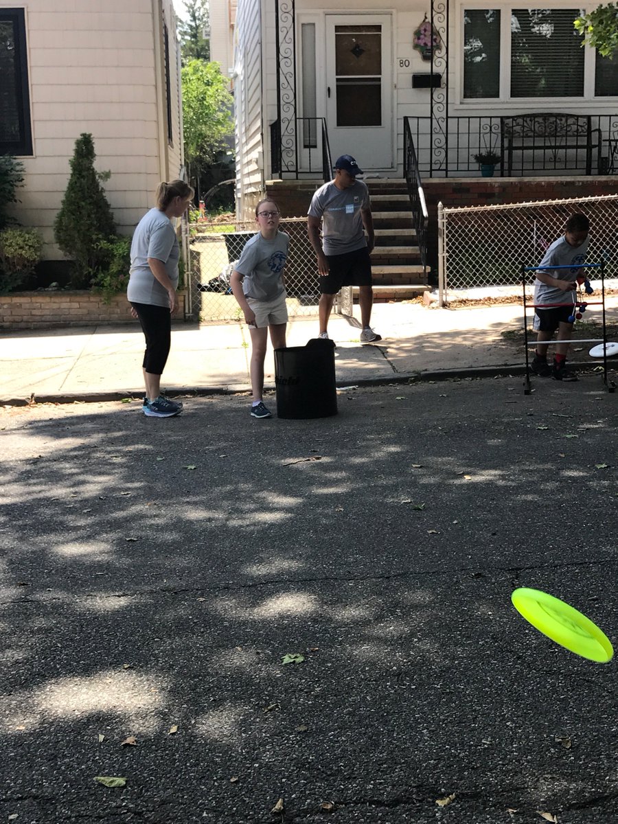 LincolnLions5's tweet photo. Can Jam! #LCSfieldday2017 #GoLions https://t.co/aW60mlL1a6