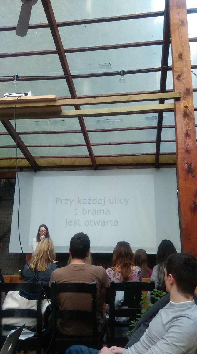 Należy próbować i próbować, bo kiedyś w końcu otworzy się jakaś klamka- poetycko na dzisiejszym #czwrtk <a href="/pati_long/">Patty Eve Longawa</a> świetny dobór prelegentów