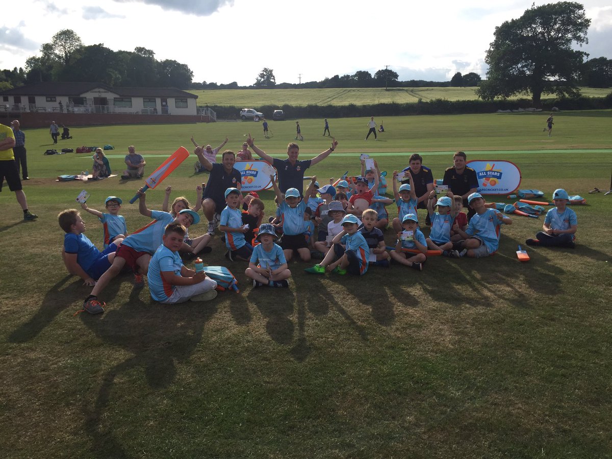 WhitleyHallCC's tweet photo. Brilliant second Allstars session tonight. 36 kids all enjoying their cricket. @YCCC_YCF @ECB_YSPL #Miniwizards https://t.co/x2tayj1peJ