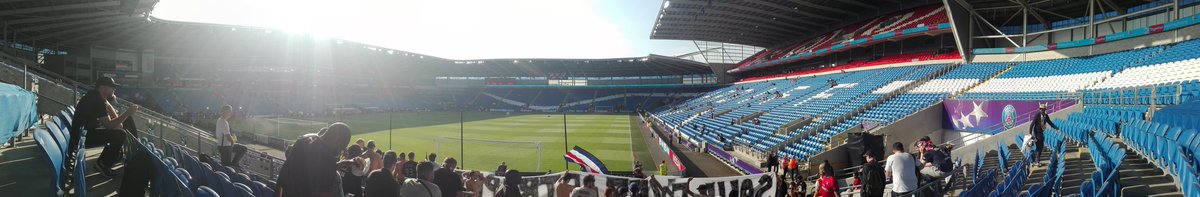 Mesli_Dounia's tweet photo. #UWCL On est en place pour cette finale de Ligue des Championnes 2017 entre l'OL et le PSG ! #OLPSG #Cardiff2017 https://t.co/zqkp9oE2eV