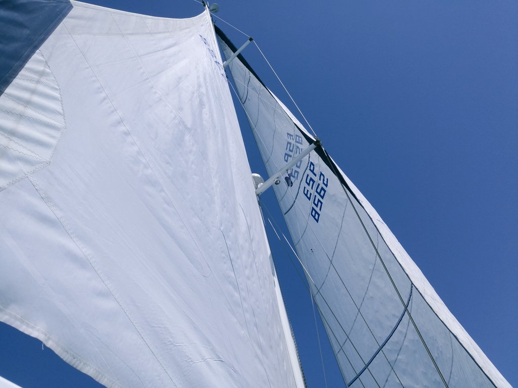 MNYachts's tweet photo. Realizando pruebas de mar en un #velero @EtsJeanneau  #SunOdyssey52.2 con nuestros amigos de Valencia de marineteam.es... https://t.co/mR0yT0PrBs