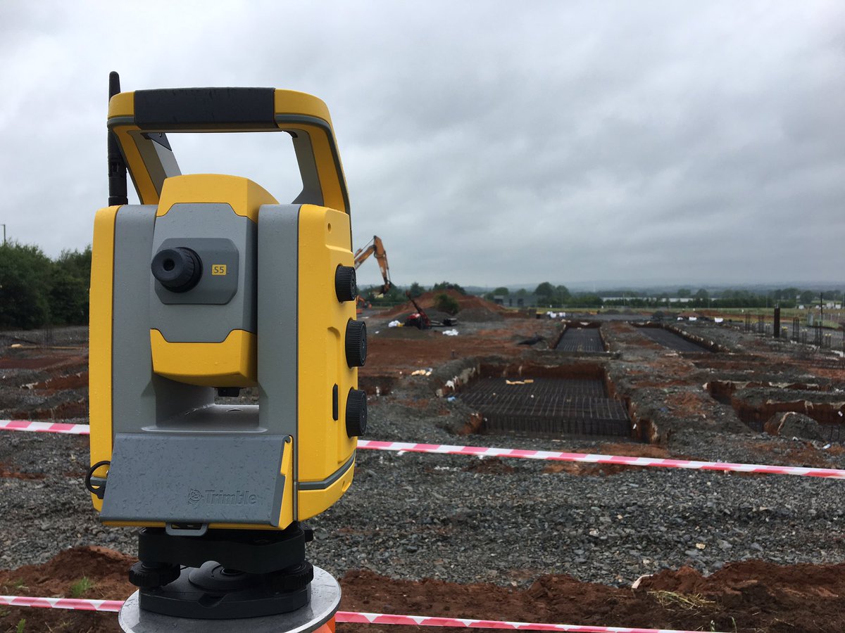 wayneno1an's tweet photo. First wet day in a while ☔️☔️☔️...good job the Station is waterproof!👌🏻No steaming up here! #Trimble #S5Robotic @KORECGroup  @TrimbleNews 😀 https://t.co/dhRk9ozj61