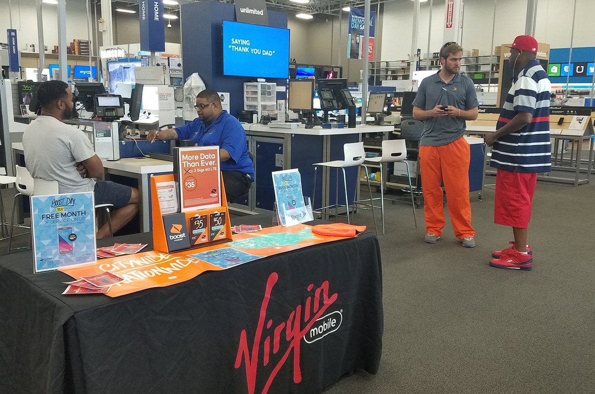 KariChadd3's tweet photo. Josh rocking his Orange Pants for Boost Day to sell like crazy. Will he close the sale? @BDSprintOhMi @NRSPG_ESeaton @bauscheltjk https://t.co/gVQ5kkmmES