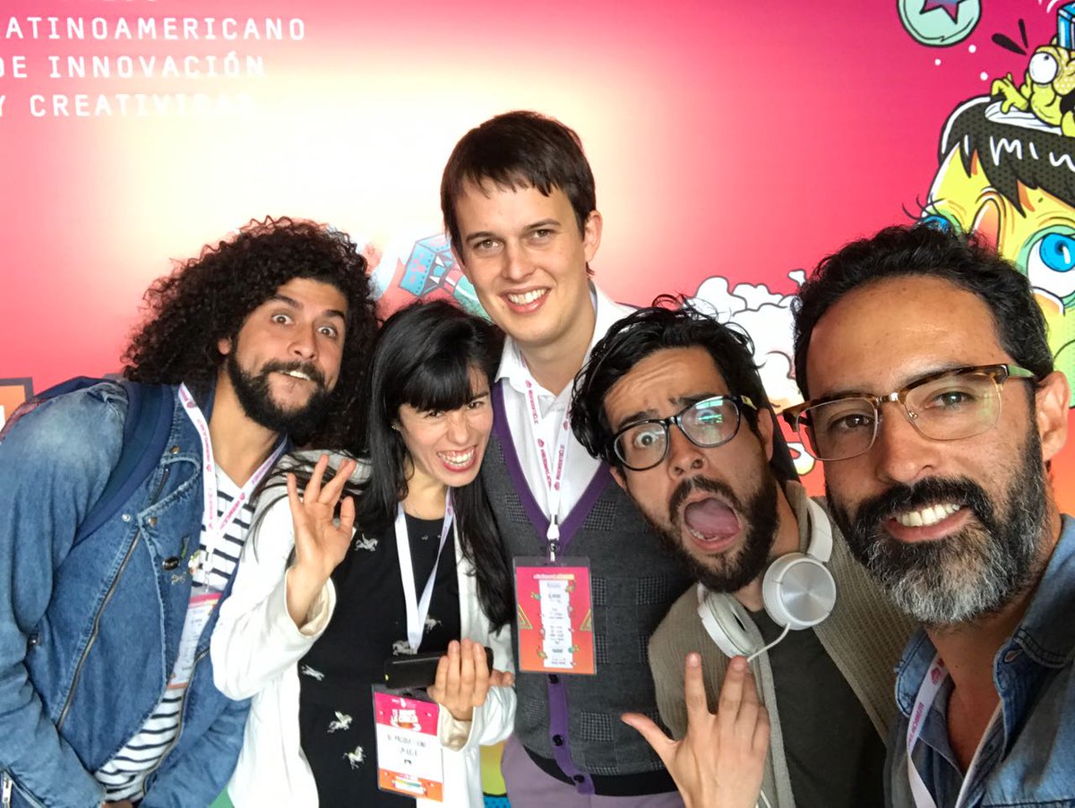 jujujuan's tweet photo. La #Selfie con @LAFproduccion y #CornComedy #AlPelo #merompelacabeza https://t.co/2rGXjHDXlX