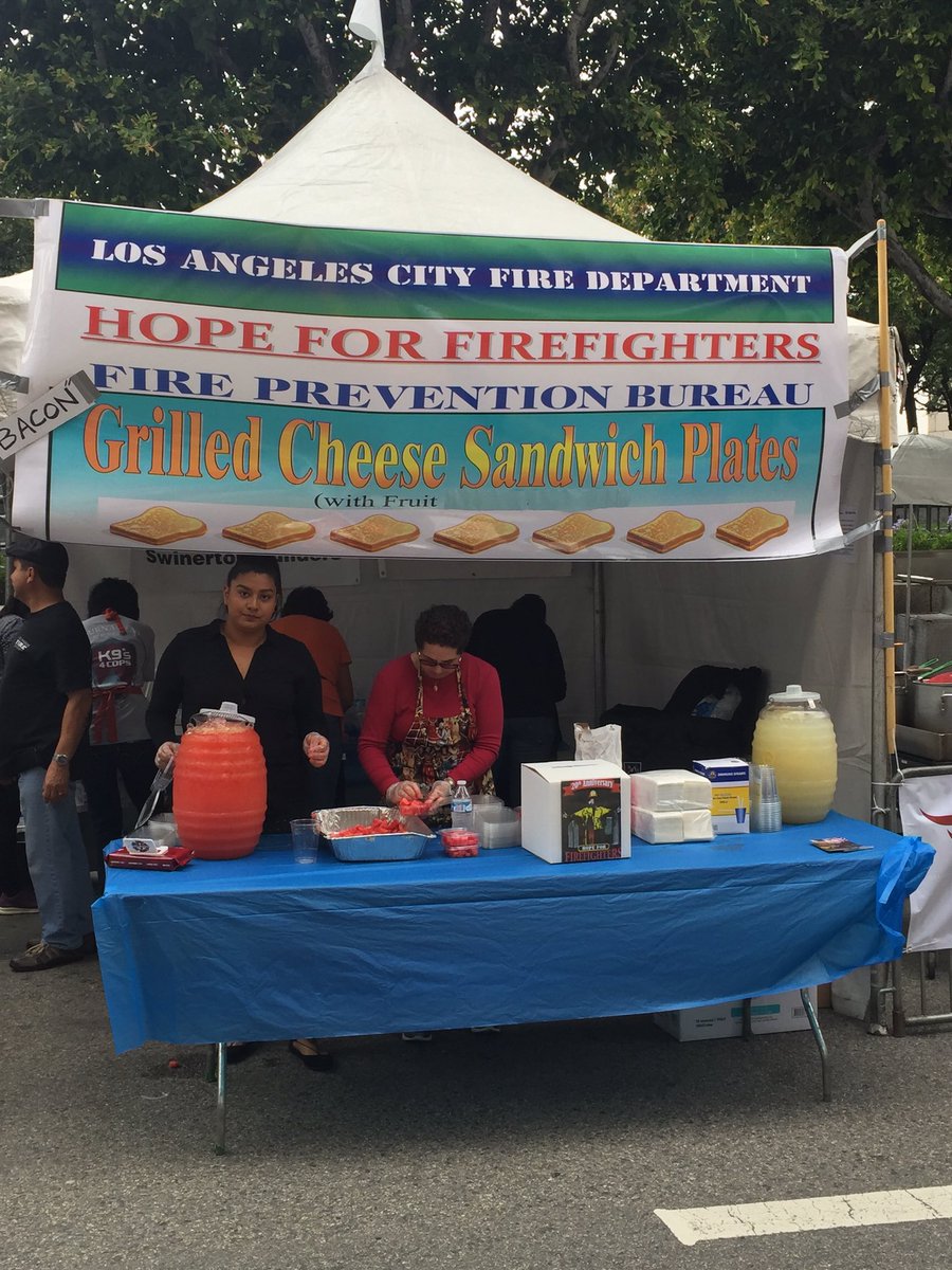 LAFDtalk's tweet photo. #HopeFF2017 Team #USBank gearing up with their 👀 set on 🏆 While the food booths are making the growing crowd hungry! Get to #DTLA 📷BHumphrey https://t.co/GUcEWIKscv