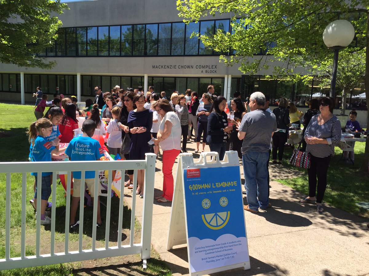 BrockuCCEE's tweet photo. Future looks bright for these entrepreneurs! Amazing sales pitches from Power Glens pint-sized professionals! 🍋#GoodmanLemonade https://t.co/lOc0EJfBVe
