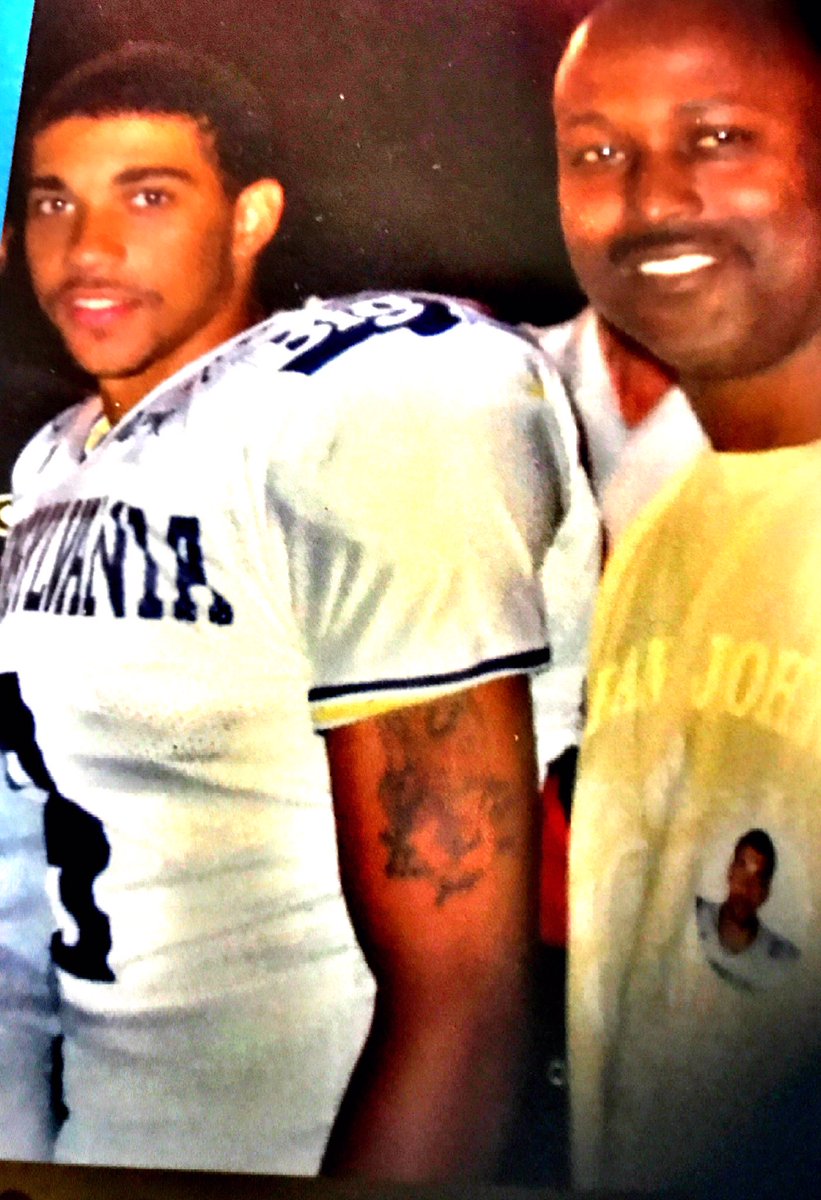 CoachHarvSmith's tweet photo. My son Aaron Smith after the #Big33 game '06 #proudfather https://t.co/21mqROGei7