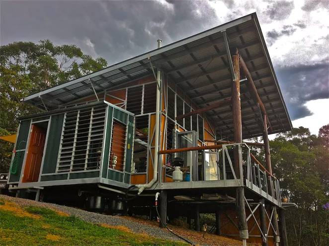 ColosIncUSA's tweet photo. This #shippingcontainer house makes sense
https://t.co/gjhN9BObXw
#sustainable #cargotecture #containermods #tinyhouse #shippingcontainers https://t.co/rzSKzNeUX3