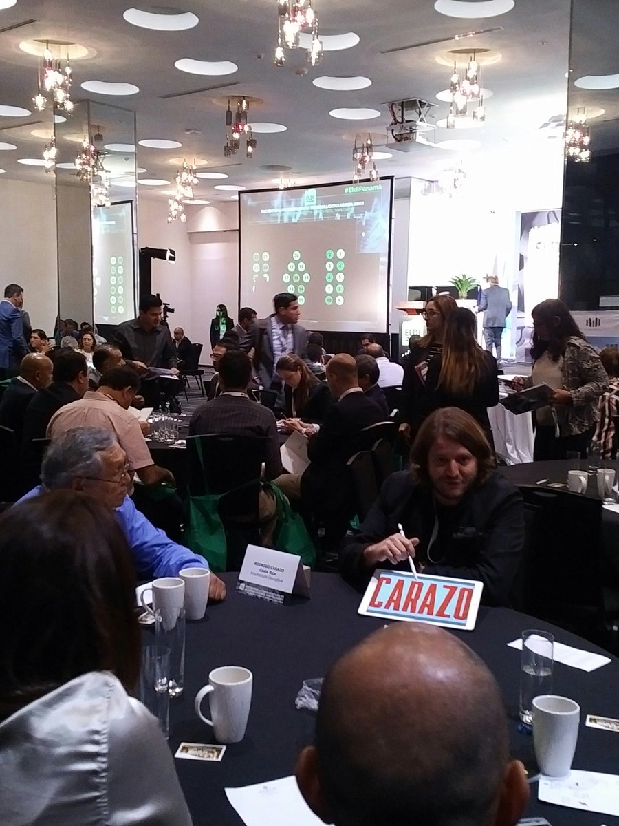 CentroUrbano's tweet photo. En un gran ejercicio de interacción, los participantes en @Evento_ELDI intercambian opiniones con distintos arquitectos sobre lo disruptivo https://t.co/h8w6ycdGhE