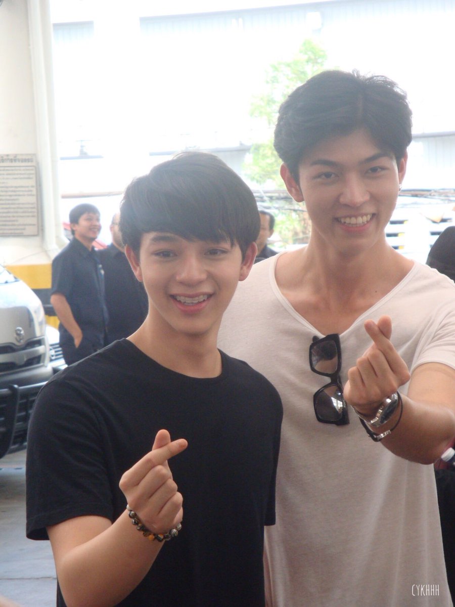 cykhhh's tweet photo. หัวใจสองดวง 😍 วันนี้น่ารักกันมากเลย 💕 #เดือนเกี้ยวเดือนเดอะซีรีส์ #WMDThailand2017 #ก็อตบาส #บาสเด็กอ้วนที่แท้จริง #ก็อตอิทธิพัทธ์ https://t.co/k5BymG9jlM