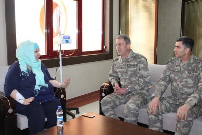 Akit yazarını ziyaret eden  Hulusi AKAR..

Acaba kaç ŞEHİT AİLEMİZİ Ziyaret edecek..?

#VatanSağolsun