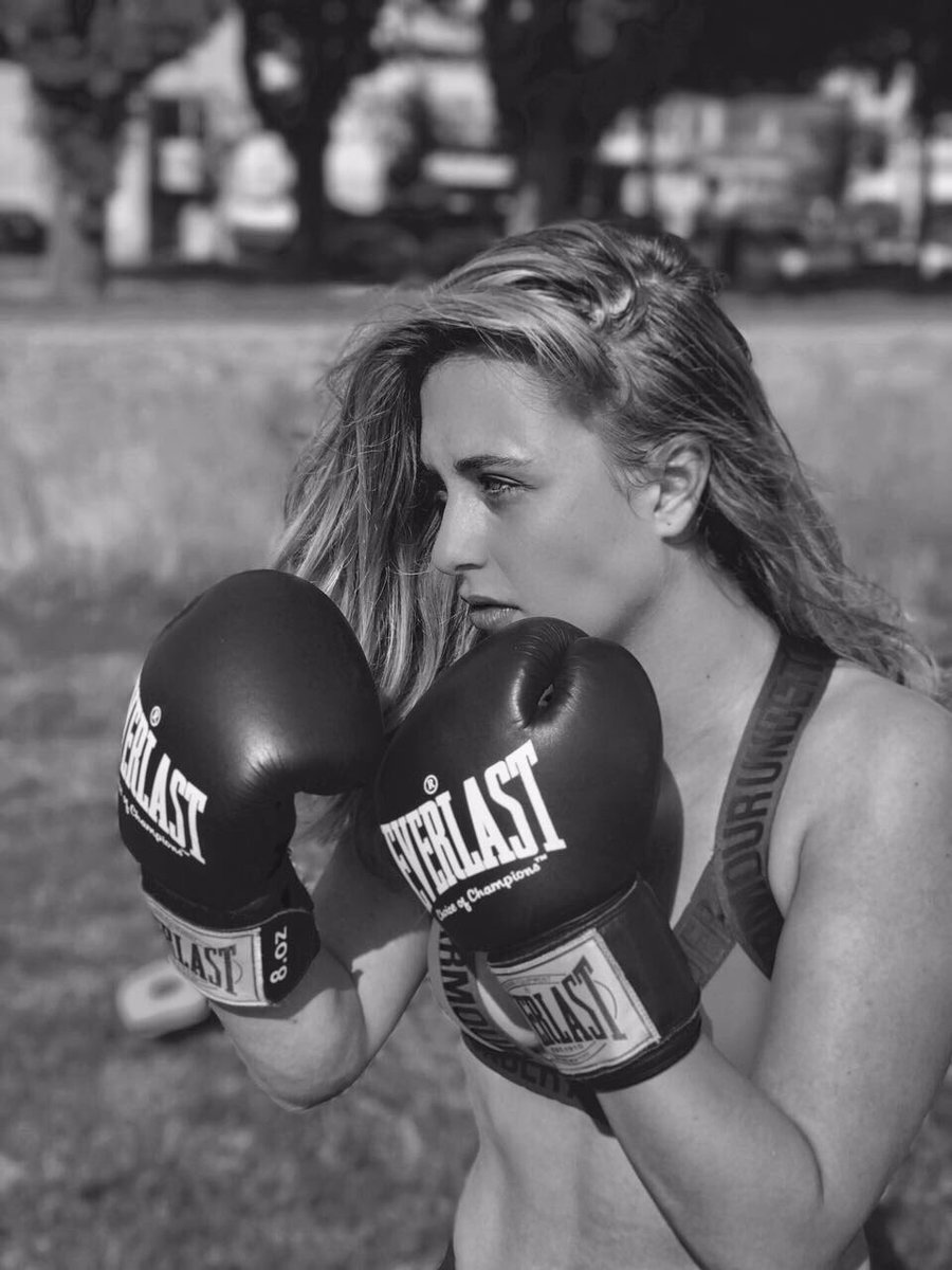 Sophia Floersch On Twitter Fighting Spirit I Enjoy Fighting Off And On Track Workout Nevergiveup Underarmour Power