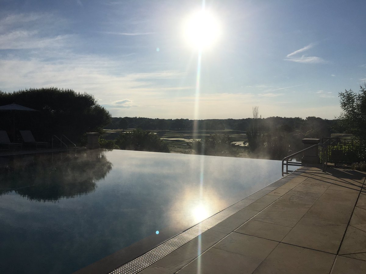 Keswick_Hall's tweet photo. A beautiful first day of June at Keswick Hall and Golf Club! https://t.co/caFfIYgXJw