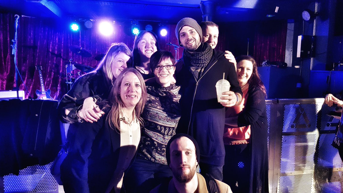 ClaireNaylor78's tweet photo. #TBT Take us back to the days of great music &amp; great friends #AliveTour2017 @shazza_belle 🎶🎤🎸😎🤘🏻 https://t.co/lsgGX0TQgu