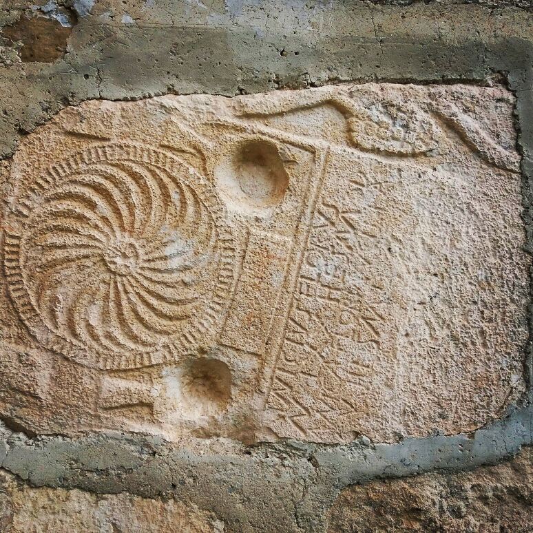 arkeoaraba's tweet image. La ermita de Elizmendi #Contrasta  esconde lápidas romanas en sus muros un lugar fantástico para visitar #Álava #Arqueología