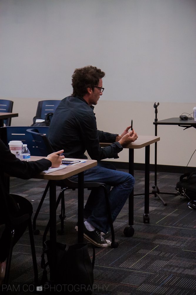 Shoutout to BJ <a href="/BJC_Media/">The Media Craftsman</a> for impromptu Facebook Live Stream of @KevinPopovic presentation at #FOURSight17 #NPO  slideshare.net/ideahaus/getti…