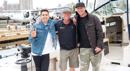 🇨🇦 | <a href="/chefchuckhughes/">Chuck Hughes</a> and @lebremnermtl plunge into the Pacific to harvest seaweed tomorrow at 6pm ET on @FoodNetworkCA