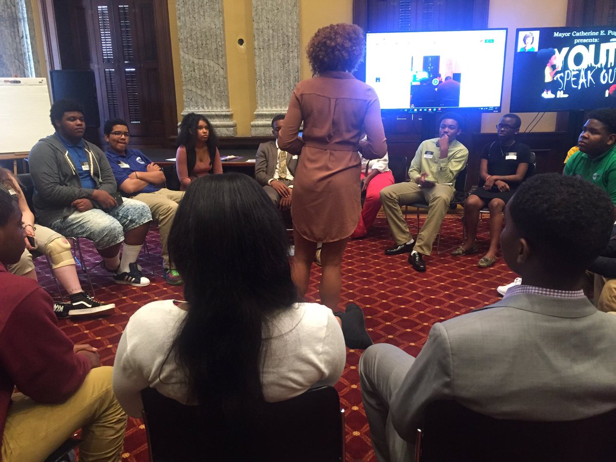 ESTEAAM2's tweet image. #weneedyoutbh highschoolers in there breakout sessions