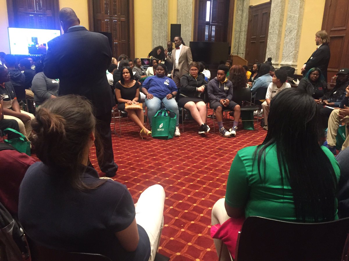 ESTEAAM2's tweet image. #weneedyoutbh highschoolers in there breakout sessions