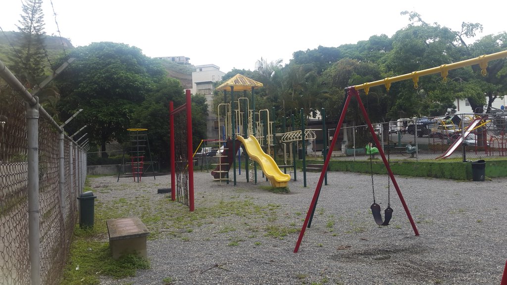 InfraCarrizal's tweet photo. @AlcCarrizal y @JLRodriguez2010 reparan parte infantil Montaña Alta. #Cumpliendo #Futuro https://t.co/m5yg7vevAw