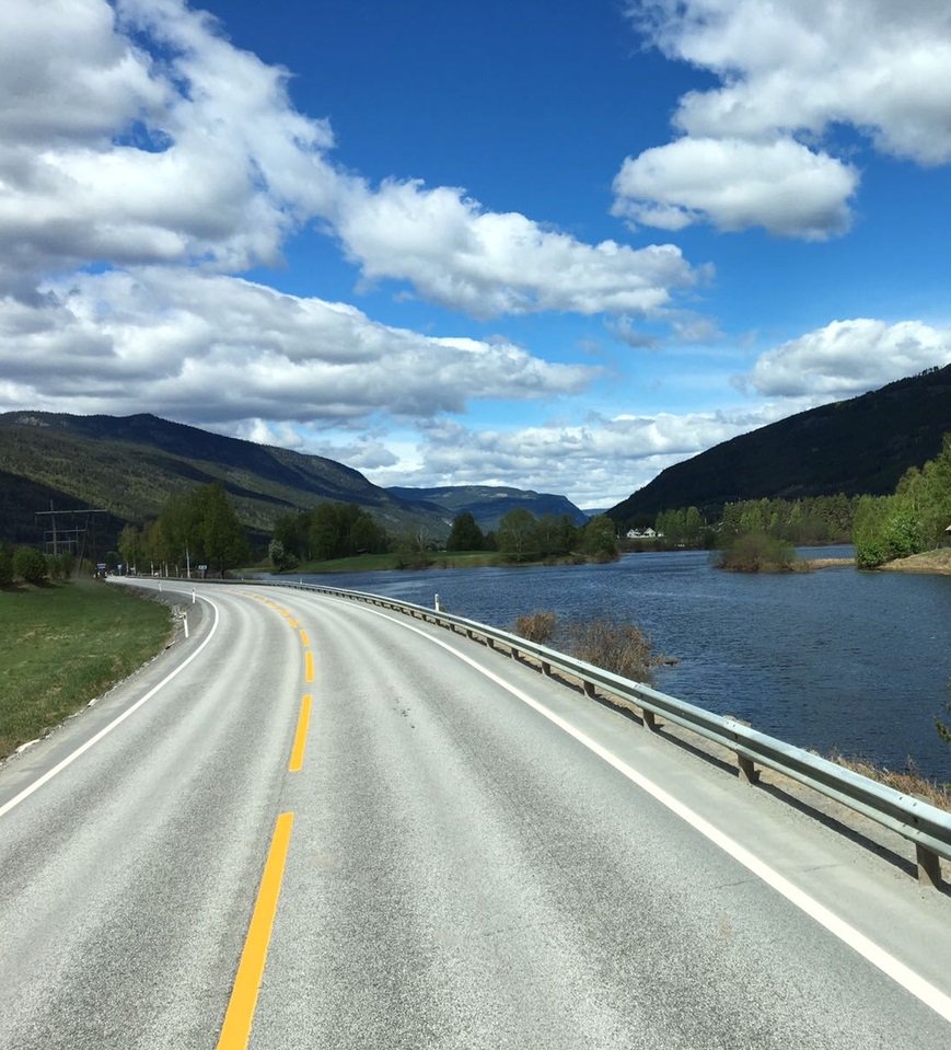 #Samsung back on tour: showcasing innovations with #mobile #showrooms through Europe! Take a look inside! #roadshow movico.co.uk/news/on-tour-w…