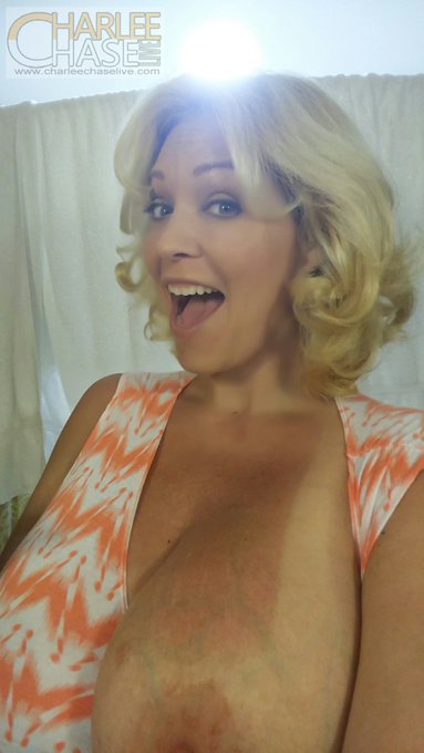 What what!? #tanlines slowly coming back... Haven't laid on my Tummy yet though https://t.co/4CePV2w<a href="/tag/tanlines"class="tags">#tanlines</a>