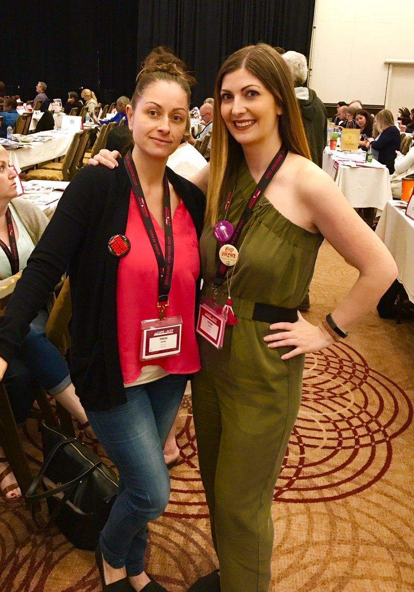 CUPE9112's tweet photo. These two #LibraryWarriors - @teresacupe960 and @TiffanyBalducci representing our CUPE Council at #CUPEON17. #BeBoldBeBrave https://t.co/PiSU4988Aq