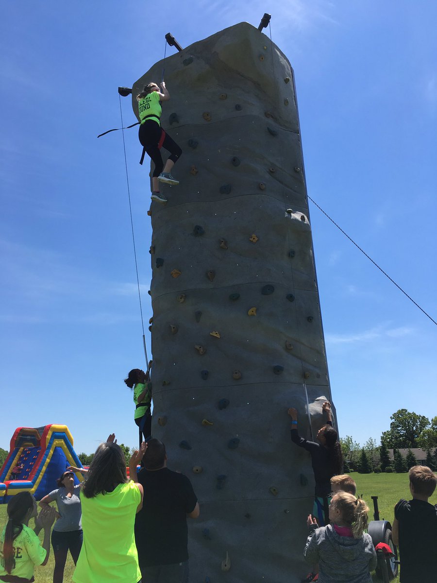 KlikaClass's tweet photo. So many great memories made today! #Play60 #RockOnWestwood #fifthgraderocks https://t.co/DPDw2GwEFu
