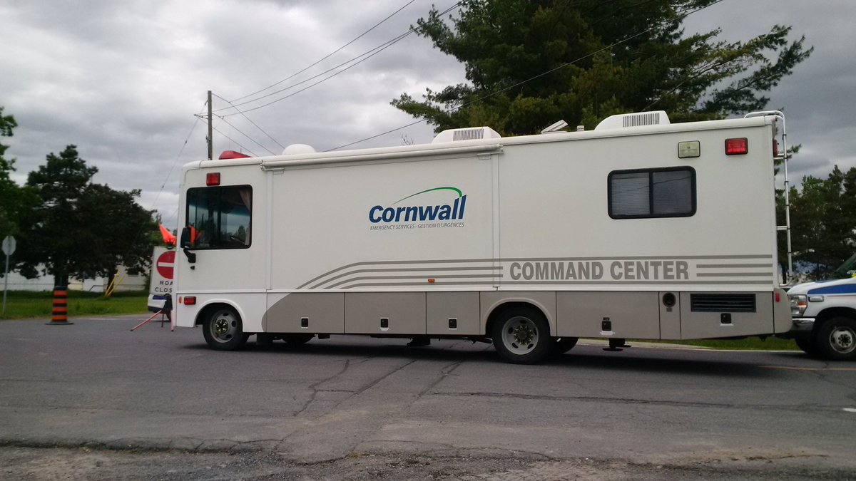 The Cornwall Command Center is arriving on site. Firefighters still handling the situation. https://t.co/6nTNjQ10J1