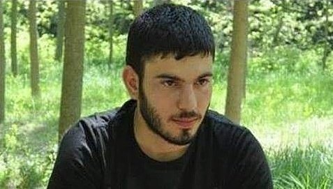 KatibiSir's tweet photo. Solda atanamayan,cebinde 6 lira ile intihar eden bir öğretmen.
Sağda "kütük ağlıyordu"diyerek 600 bin lirayı götüren bir hoca... https://t.co/S1vAcOHcbF