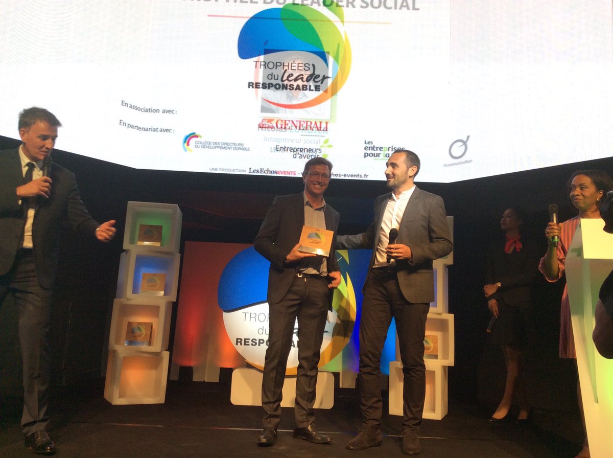 ncordier's tweet photo. Au nom des équipes @leroymerlinfr engagées dans des projets #RSE pr le mieux habiter, honoré du prix Leader Responsable @lesechos #TLR2017 https://t.co/vwVLHmYlY7